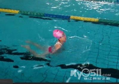 成人宝宝翻滚训练视频播放,轻松掌握翻滚技巧，助力宝宝健康成长