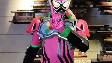 成人穿戴假面骑士皮套视频,穿越时空的勇敢冒险